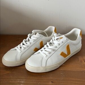 NWOT Veja Campo Sneakers in Chrome Free/Extra White/Safron